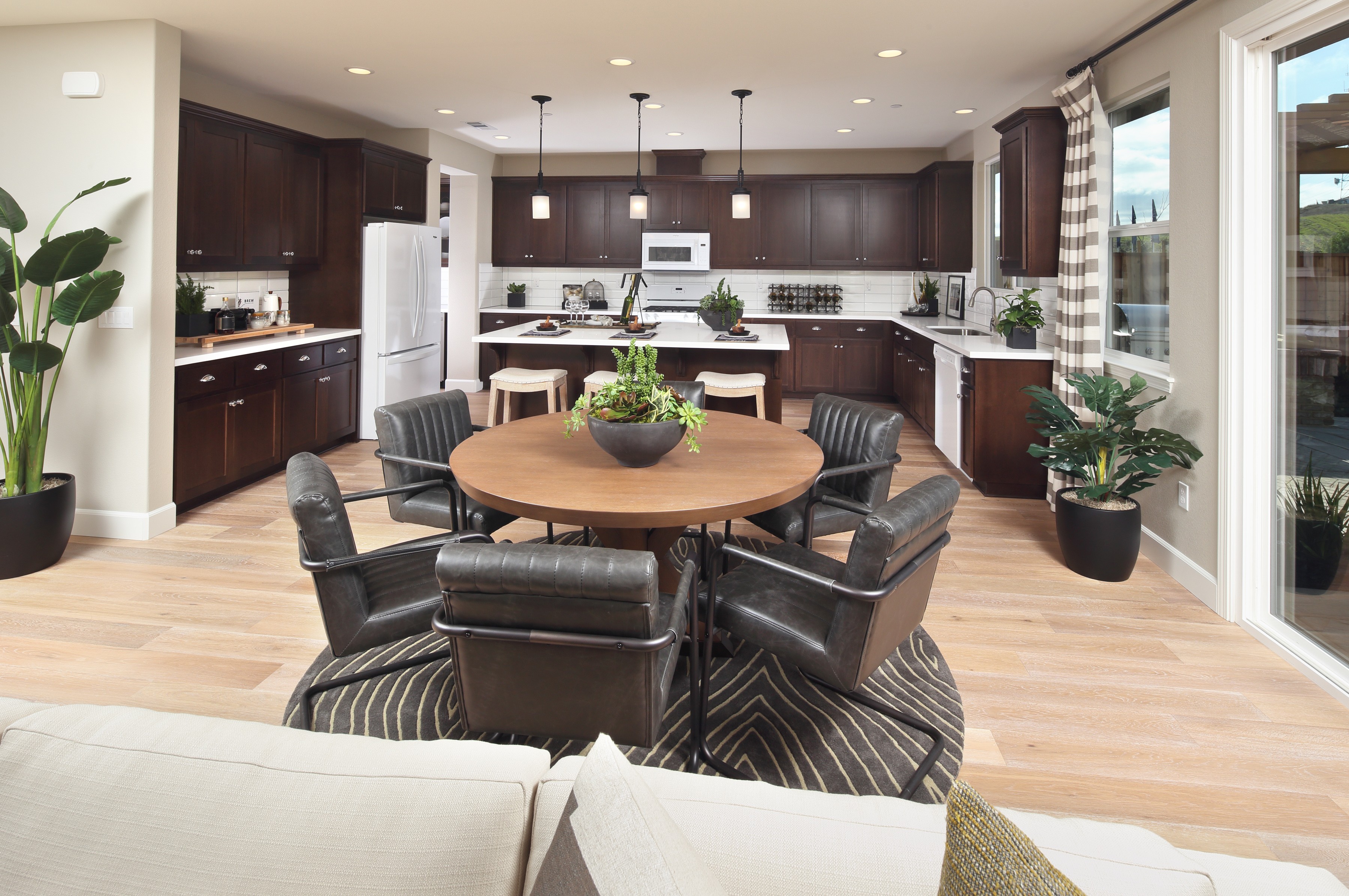 Traditional furniture | Elite Builder Services