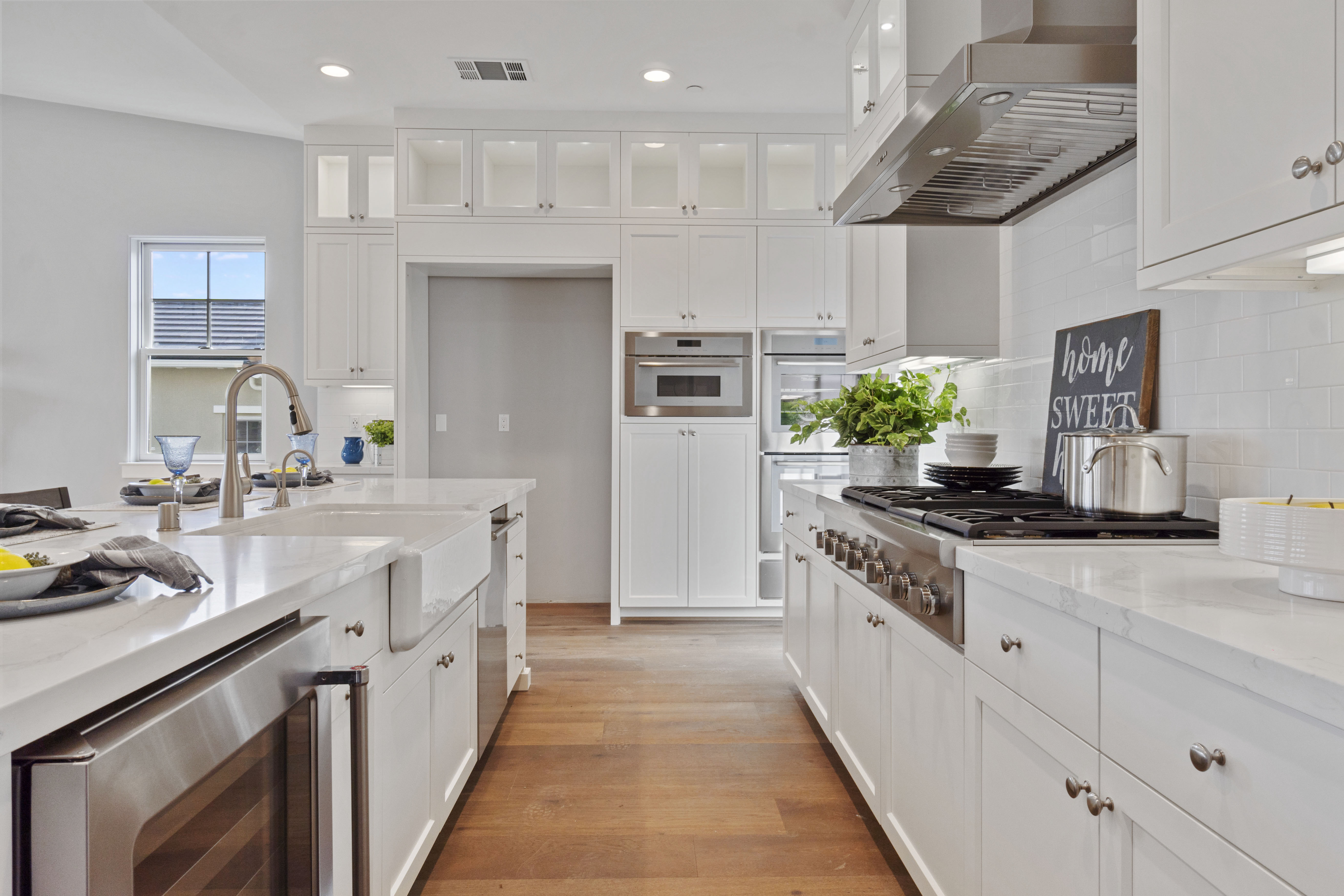 White cabinets | Elite Builder Services