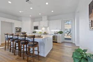 Dinning room Vinyl | Elite Builder Services